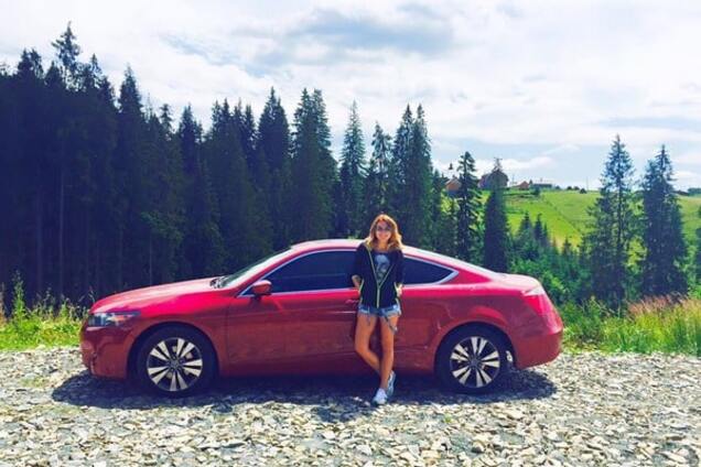 Киевлянка попросила помощи в соцсети: угнали красный Honda Accord Coupe