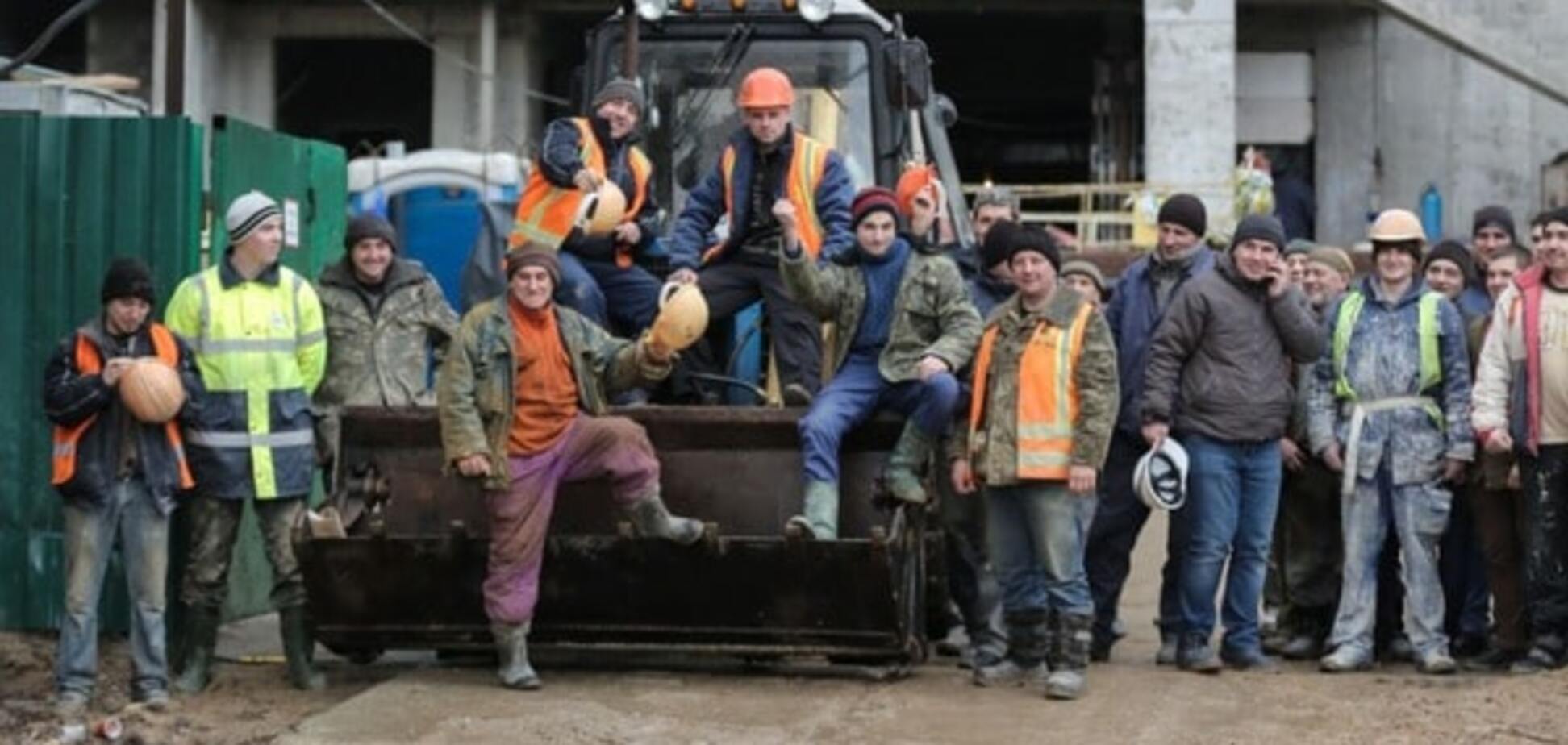 Работать стало невыносимо: в Киеве строители вышли на протест из-за 'титушек'