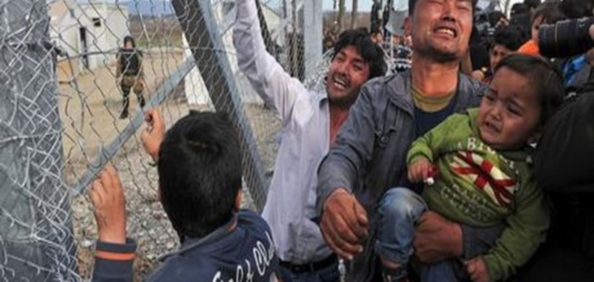 Поліція розігнала протест біженців на кордоні Греції та Македонії