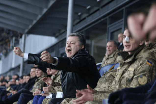 Взрыв эмоций! Появилось фото, как Порошенко-фанат болел за 'Динамо'