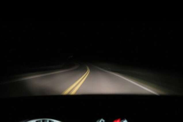 Не бросать же человека: в Киеве водитель выручил инвалида на коляске