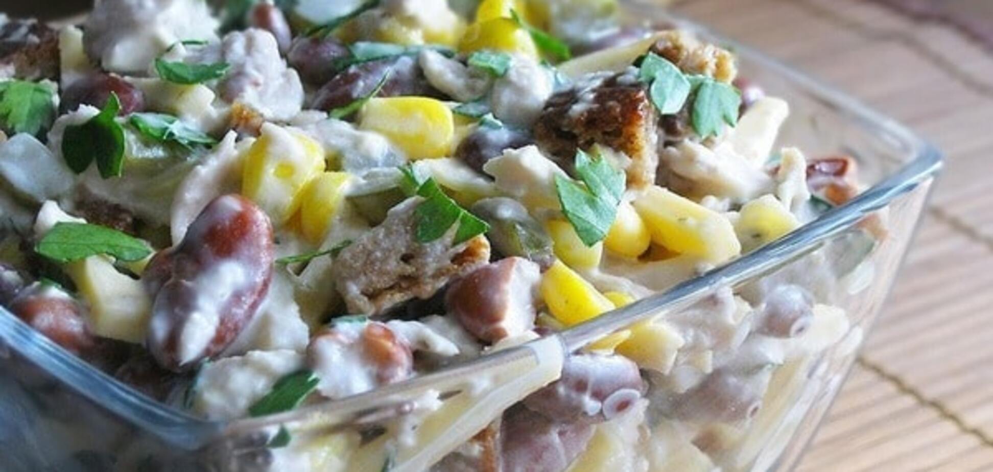 Салат с курицей, фасолью и сыром для тонкой талии