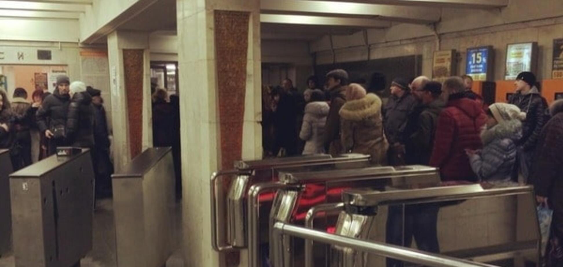 На станции метро 'Петровка' в час пик умер пассажир