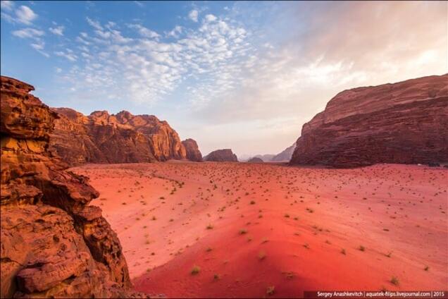 Пустыня Вади Рам в Иордании: потрясающее место, где снимали 'Марсианина'