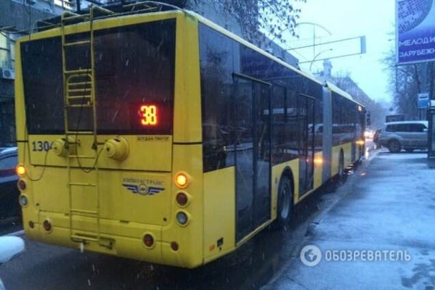 У Києві тролейбус переїхав перехожого на 'зебрі': опубліковано відео