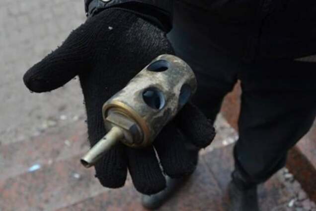 В общежитии киевского 'Беркута' взорвали газовую гранату