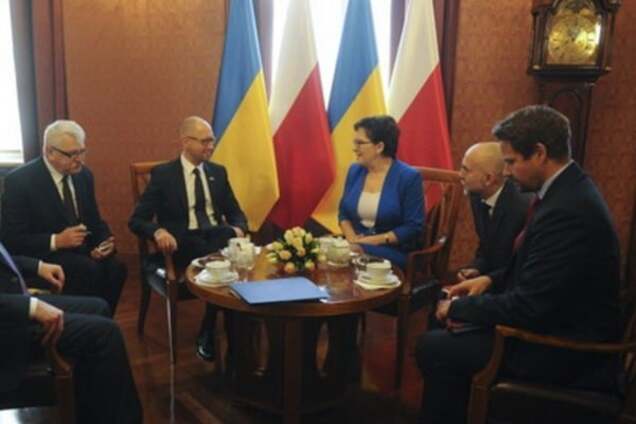 Нащо полякам брехливе 'маски-шоу' про Україну?