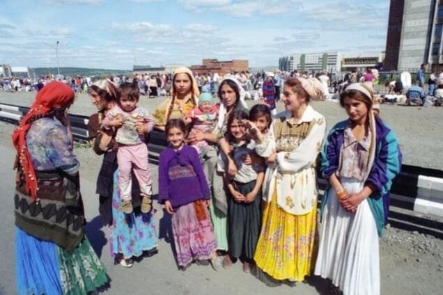 В киевском ТЦ возле банкомата 'отаборились' цыгане-грабители