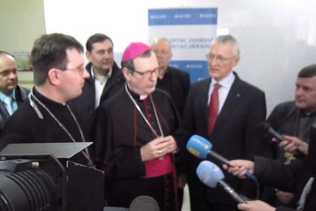 В Краматорск прибыло 'письмо' от Папы Франциска. Видеофакт