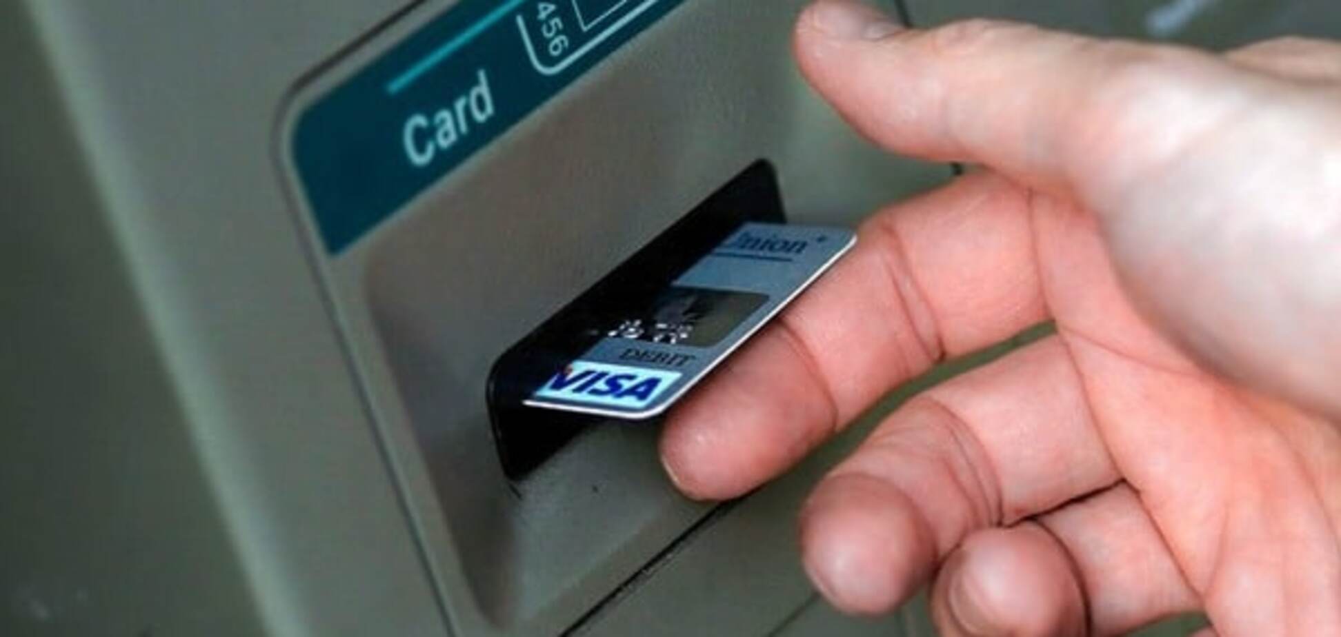 Украинцев предупредили о блокировании карт за сомнительный заработок