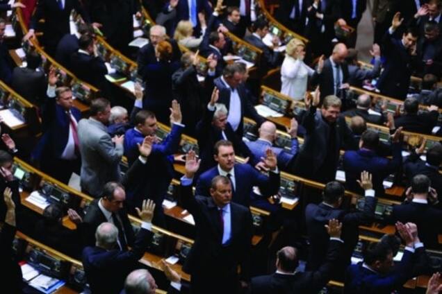 Рада з подачі екс-регіонала скасувала кримінальну відповідальність за підтримку 'законів 16 січня'