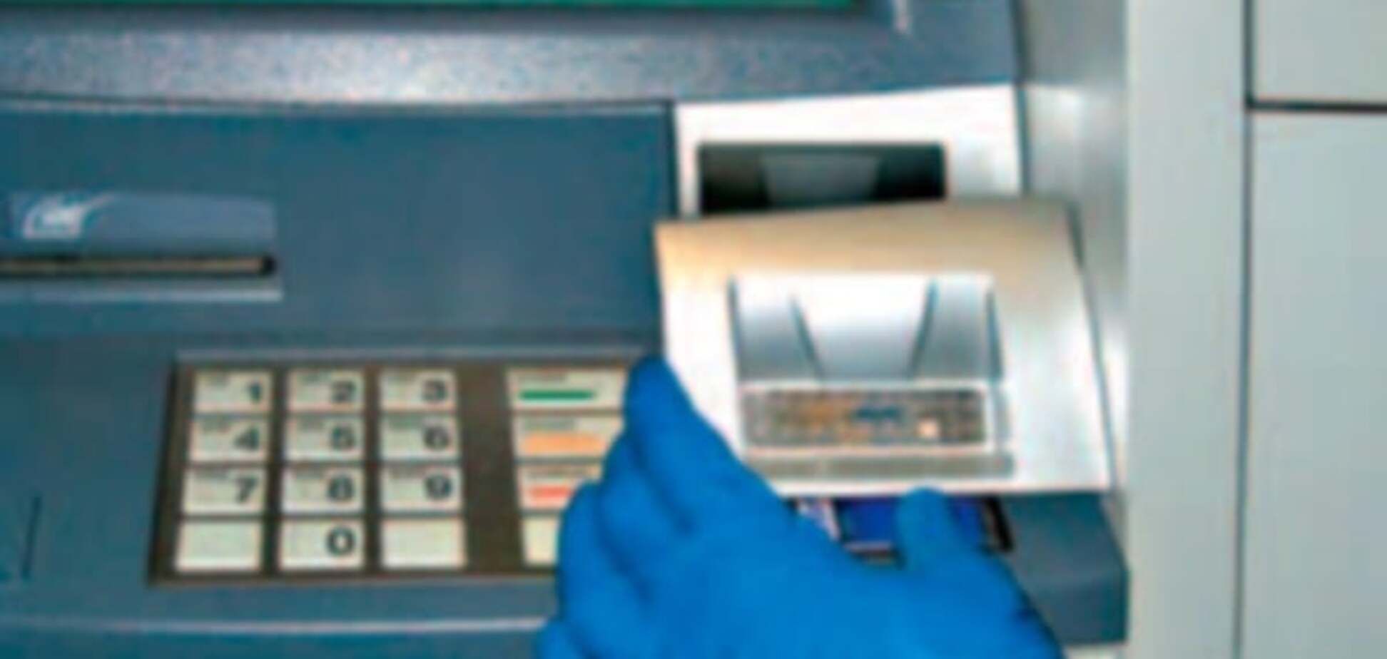 Будьте уважними: випадки крадіжок грошей з банкоматів почастішали у 10 разів