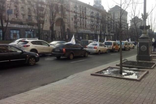 Киевские таксисты вышли на митинг под КГГА