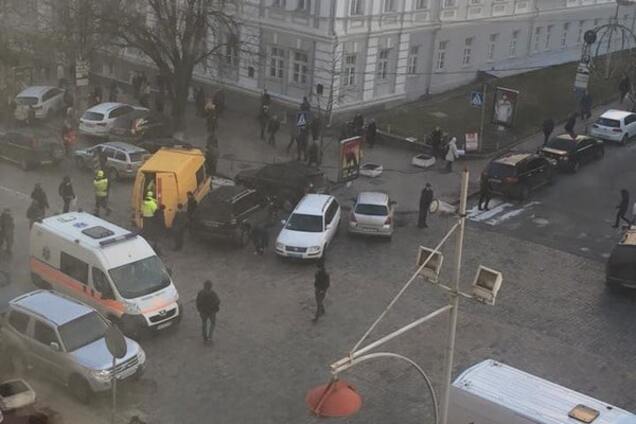 В центре Киева из-за ЧП перекрыто движение