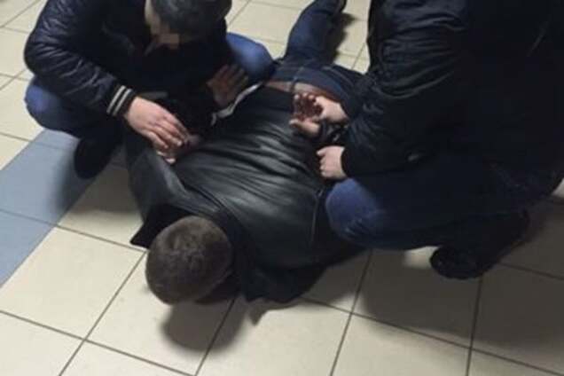 На пол, лицом вниз! СБУ задержала коррупционера за взятку в 1,2 млн – опубликованы фото