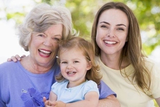Бабушка знает все: как противостоять настойчивости родственников