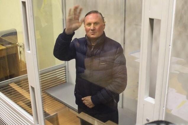 Дело Ефремова: Печерский суд отказался заниматься одиозным регионалом