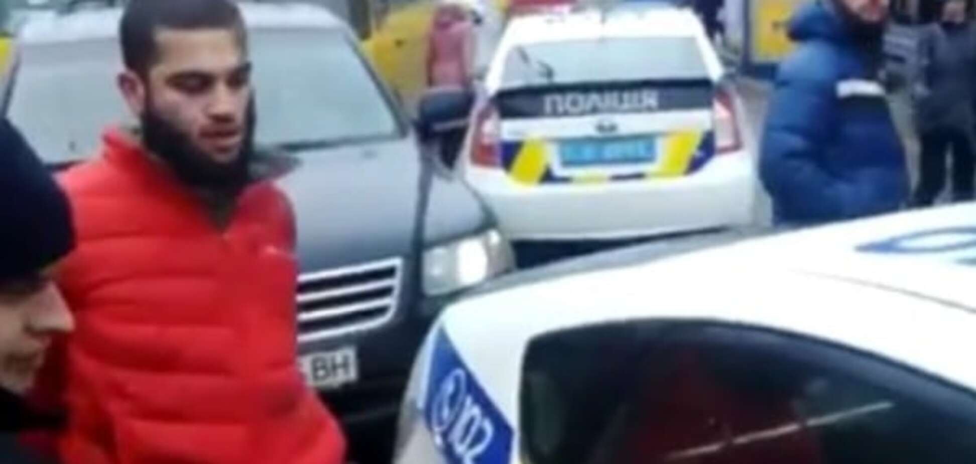 Лицом в асфальт: в Киеве полиция проучила хама. Опубликовано видео