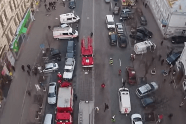 ЧП в Киеве: работу спасателей над завалами показали с высоты птичьего полета. Видеофакт