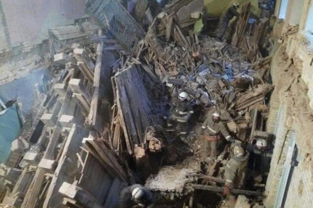 Обвал дома в центре Киева: спасатели показали новые фото и видео с места ЧП