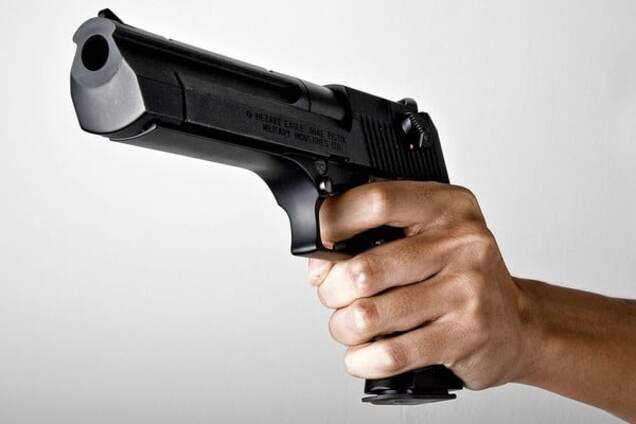 В США мужчина устроил стрельбу в офисе: есть жертвы