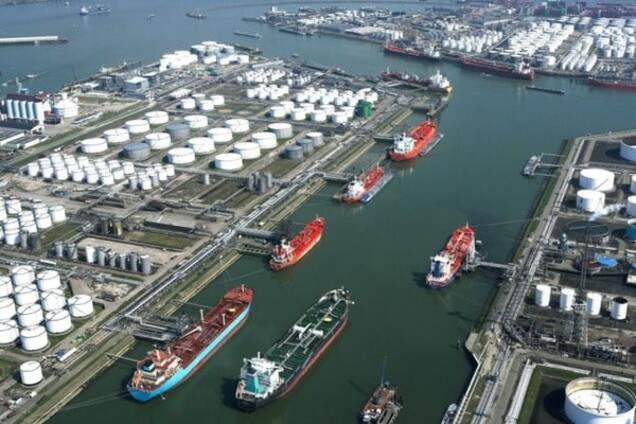 Торг неуместен: порт Роттердама заполнили танкеры с нераспроданной нефтью