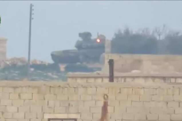 В сети появилось видео боя сирийских повстанцев с новейшим российским танком