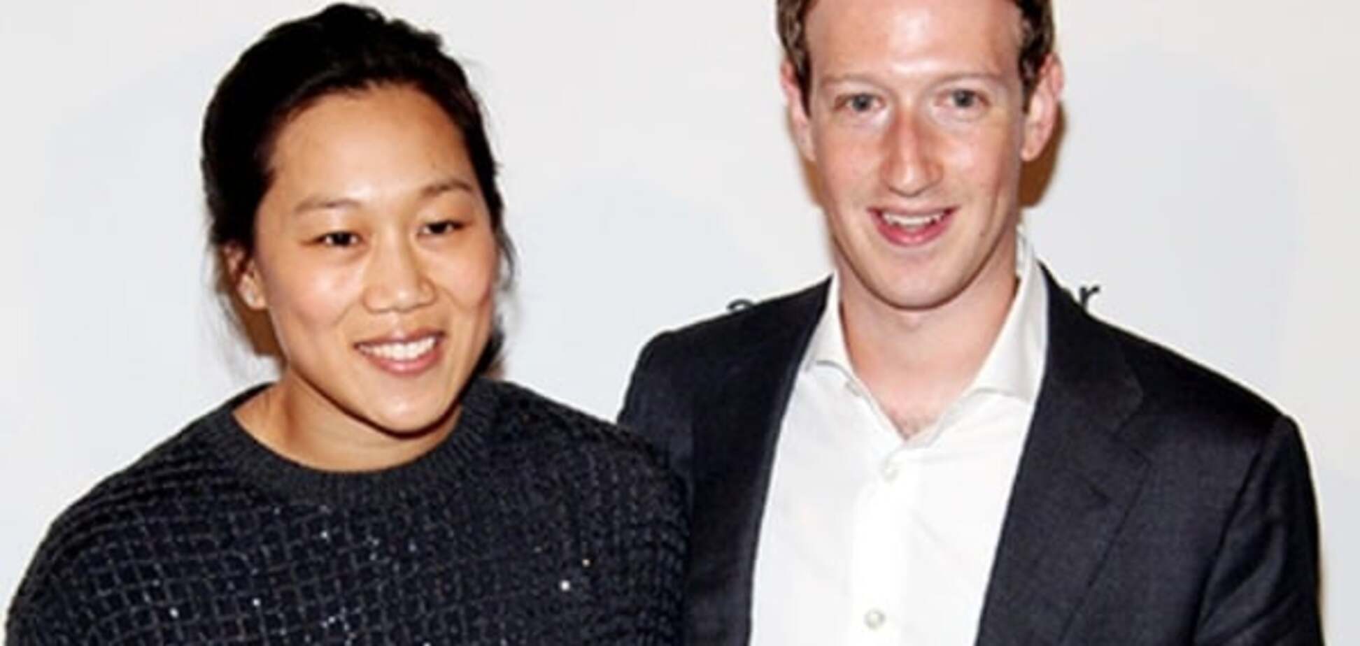 Жена миллионера Марка Цукерберга после родов вышла в мешковатом платье