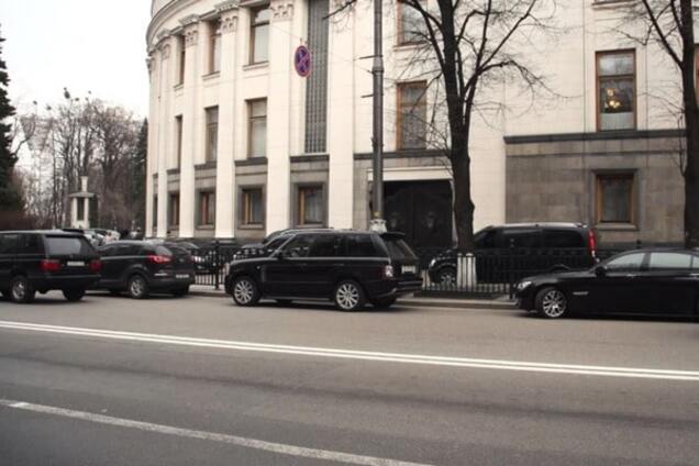 Неприкасаемые авто: новая полиция игнорирует нарушения VIP-персон - СМИ