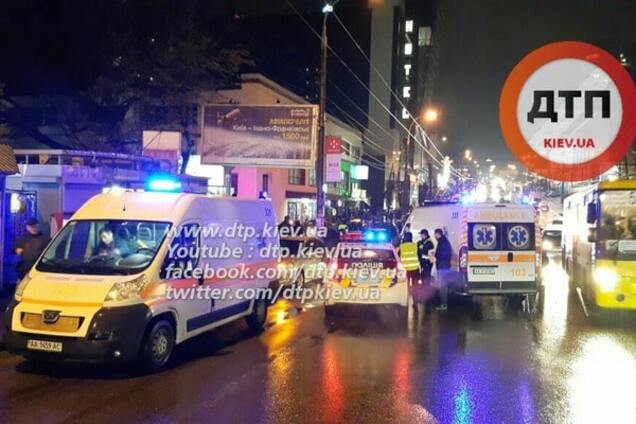 В Киеве пьяный водитель устроил масштабное ДТП: фото с места аварии