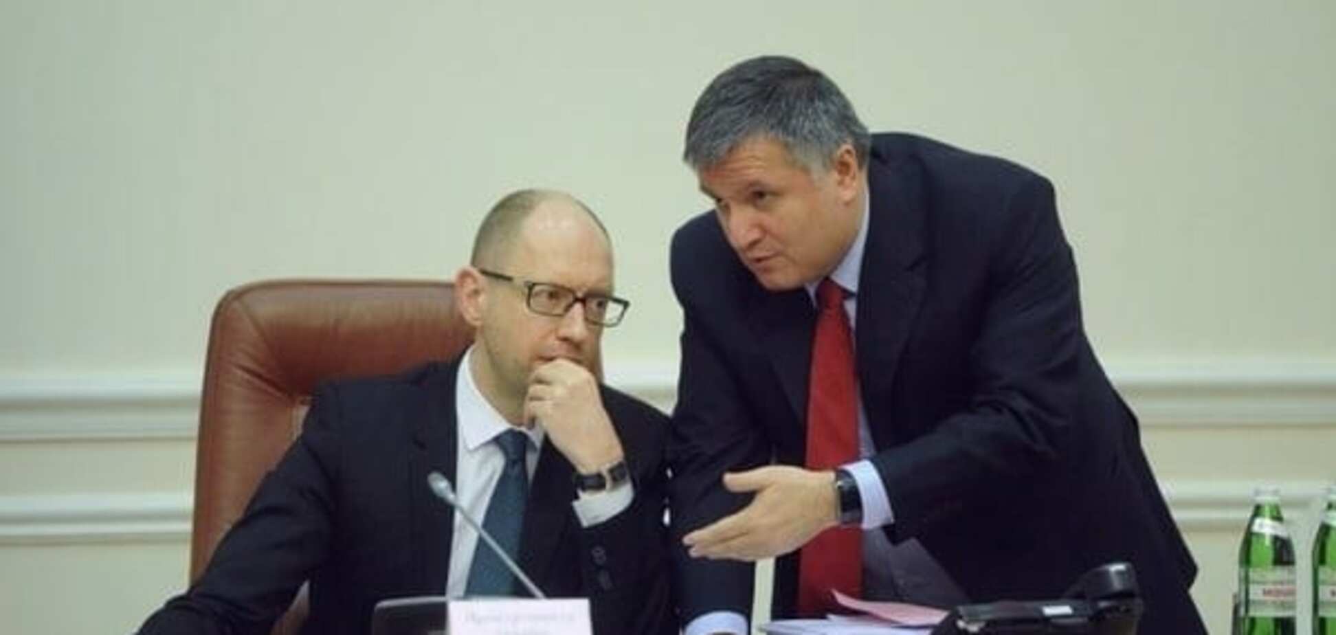 Нардеп: Яценюк и Аваков отбросили Украину в криминальные 90-е