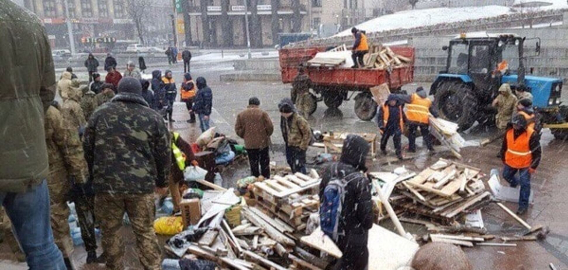 На Майдане 'революционеры' забыли ленты для инкассации денег: опубликованы фото