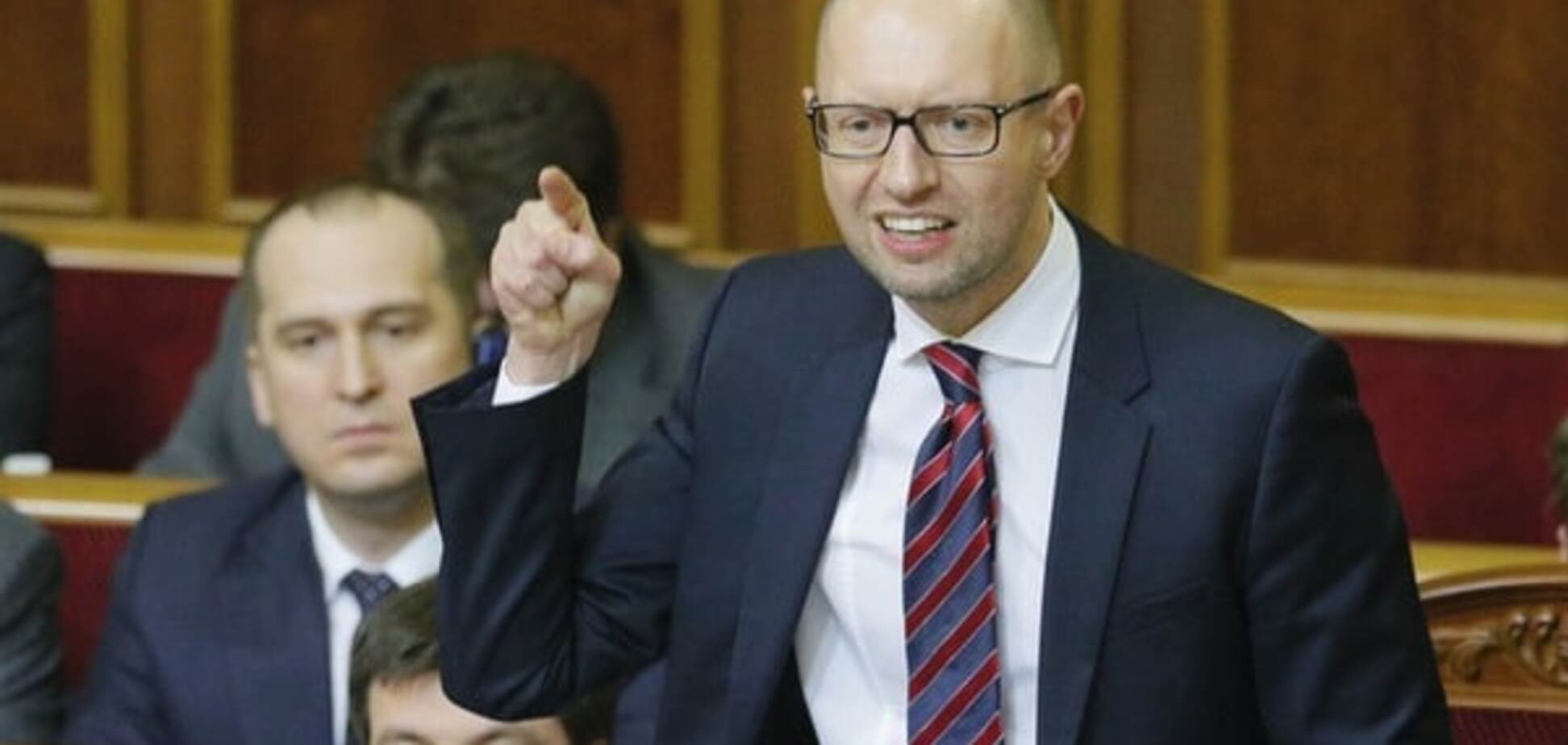 Яценюк не собирается в отставку и активно перекраивает коалицию