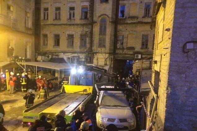 Под завалами рухнувшего в Киеве дома могут оставаться люди