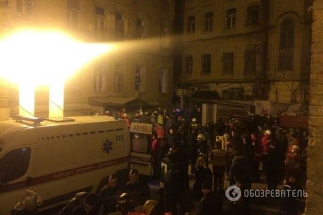 Обвал дома в Киеве: на спасателей в любой момент может упасть фасадная стена