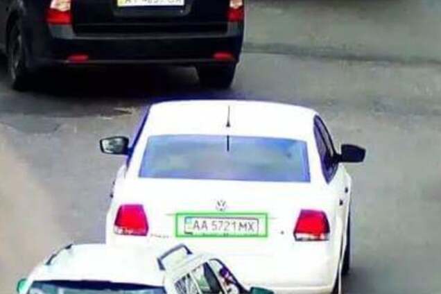 В Киеве водитель сбил беременную женщину и скрылся