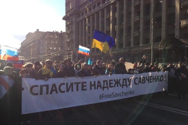 На марше памяти Немцова скандировали 'Слава Украине!' и требовали освободить Савченко