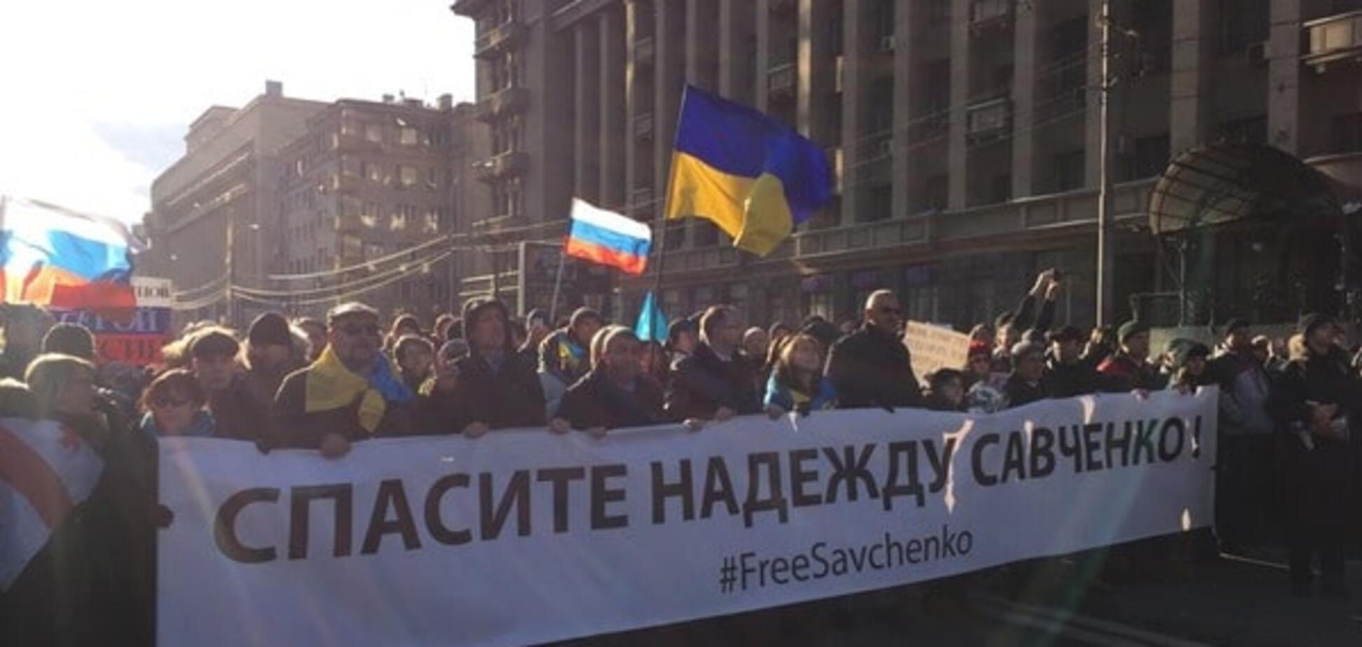 На марше памяти Немцова скандировали 'Слава Украине!' и требовали освободить Савченко