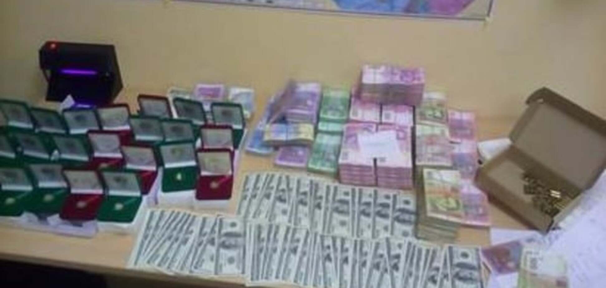 СБУ разоблачила крупный центр по отмыванию денег: фотофакт