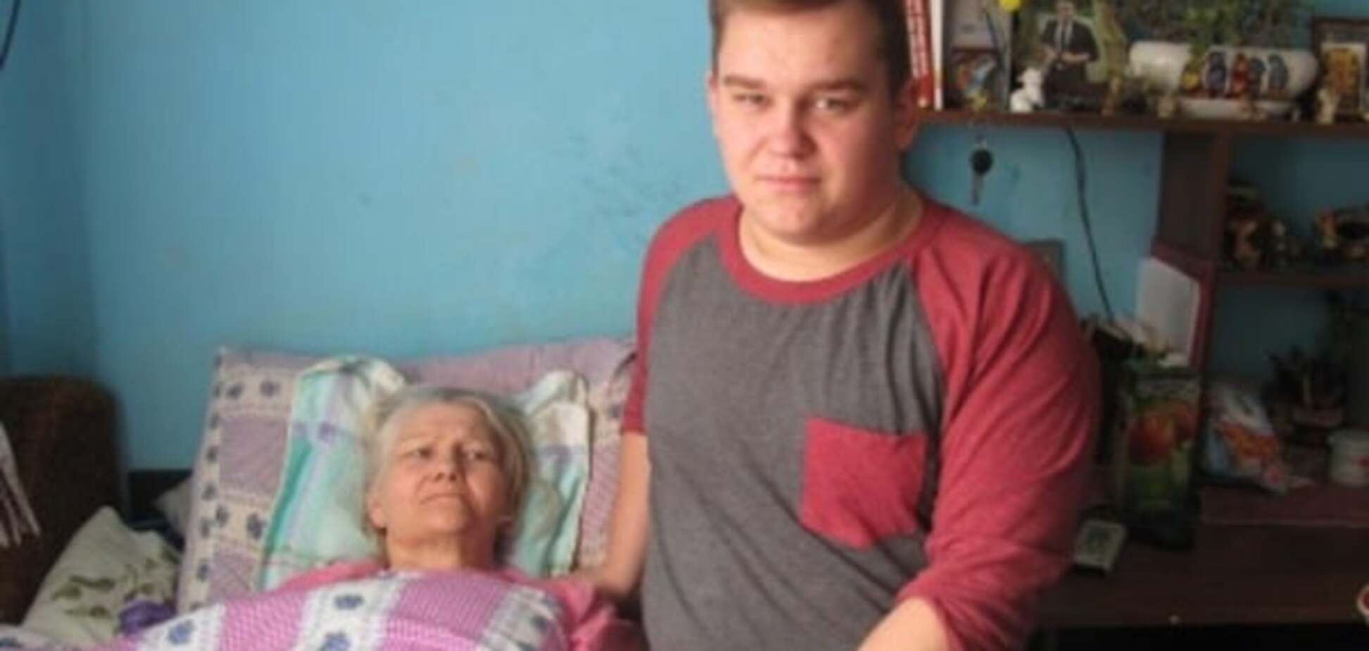 Потрібна допомога: школяр-інвалід із Чернівців мріє поставити паралізовану маму на ноги