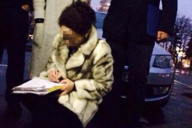 В Киеве на взятке в 40 тыс грн поймали чиновницу Оболонской райгосадминистрации