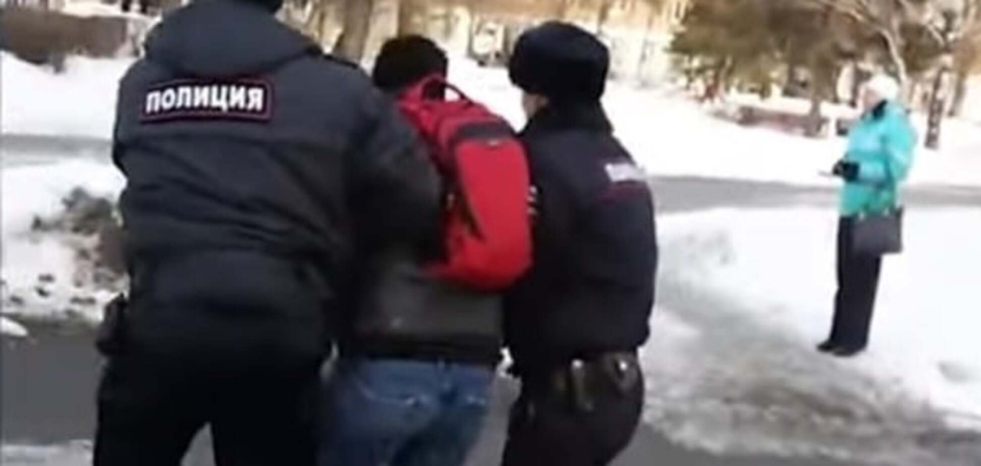 У Росії затримали учасників мирної акції пам'яті Нємцова: опубліковано відео