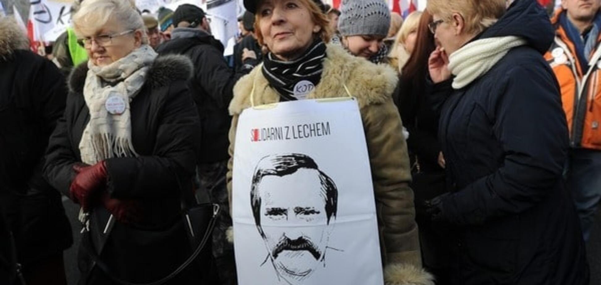 У Варшаві десятки тисяч поляків вийшли на мітинг проти 'знищення демократії'