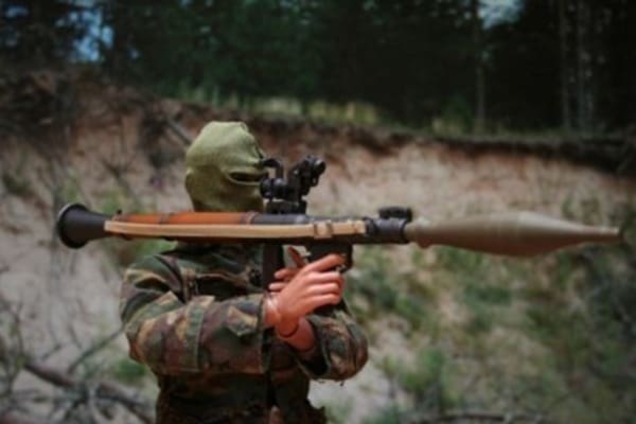Снайпери обстріляли три блокпости українських бійців на Донбасі