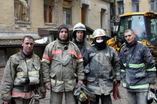 Спасатели завершили работы в обвалившемся доме в центре Киева
