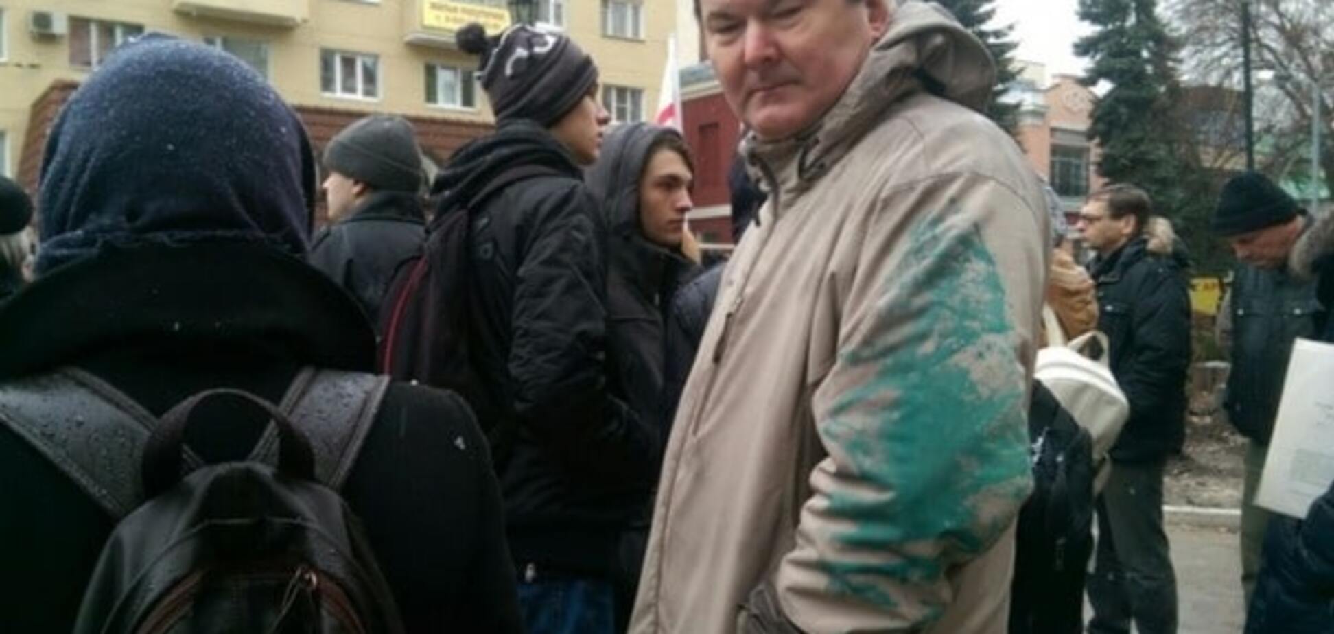 В России неизвестные атаковали участников митинга памяти Немцова