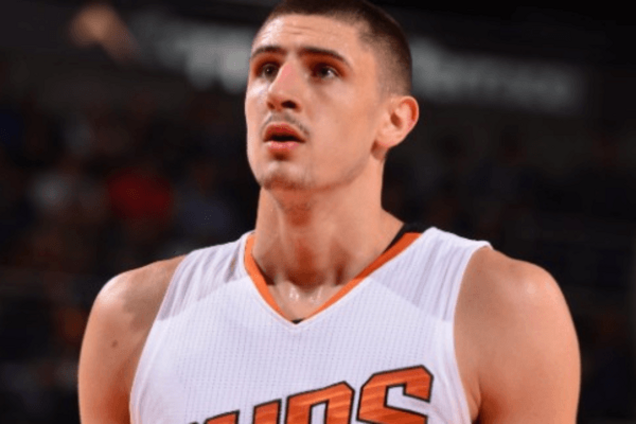 Потрясающая игра украинца в матче НБА помогла его команде добыть важную победу: видео моментов