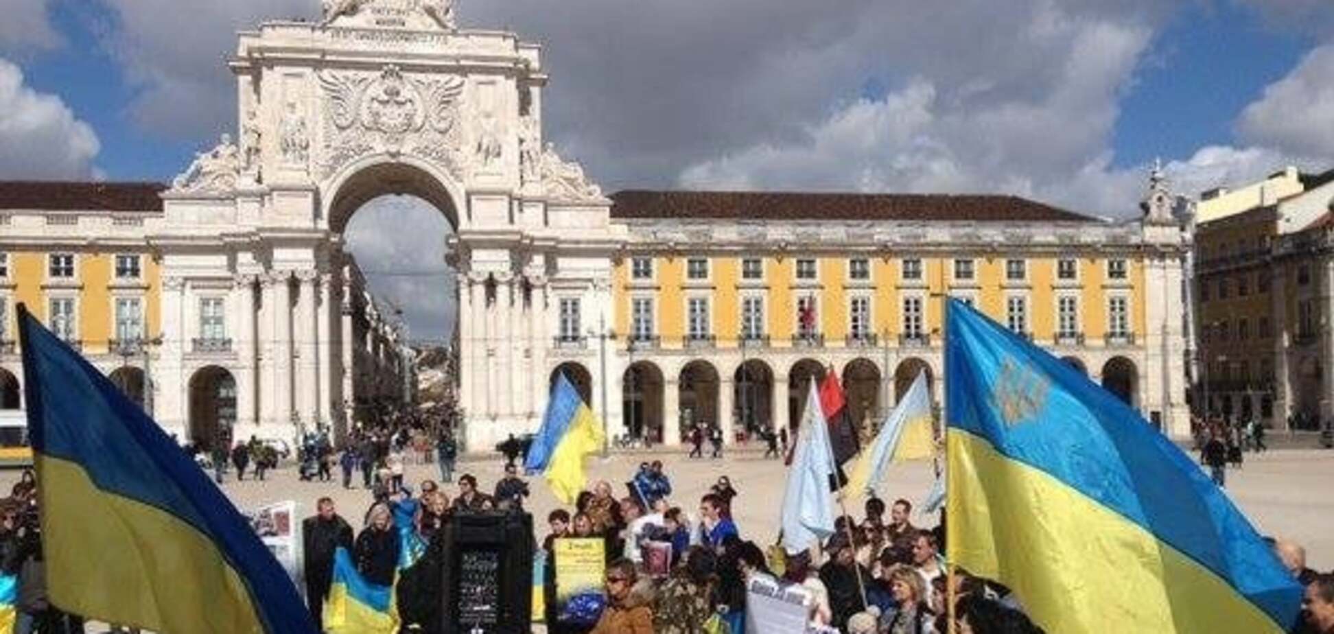 За Крым! Украинцы в Европе вышли на улицы против российской агрессии: опубликованы фото и видео