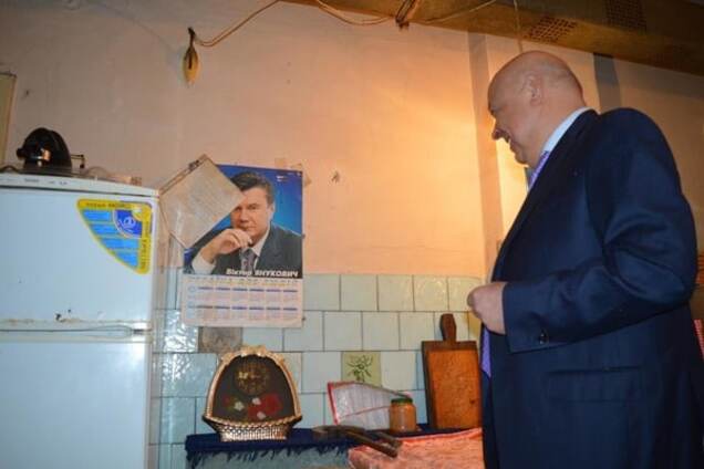 Москаль встретил Януковича на Закарпатье: фотофакт