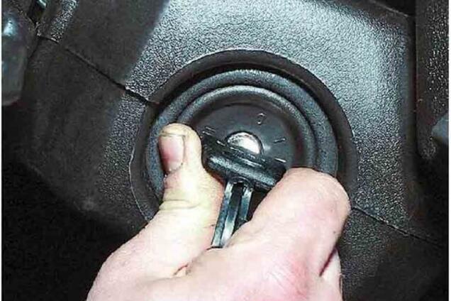 Террористы на Донбассе отбирают машины у мирного населения - разведка